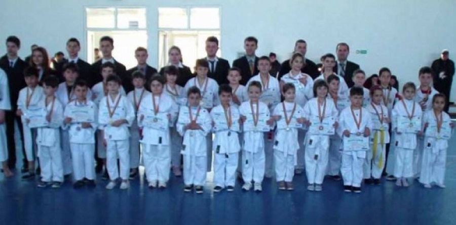 Debut de succes pentru Karateca liceului Ion Gh. Rosca